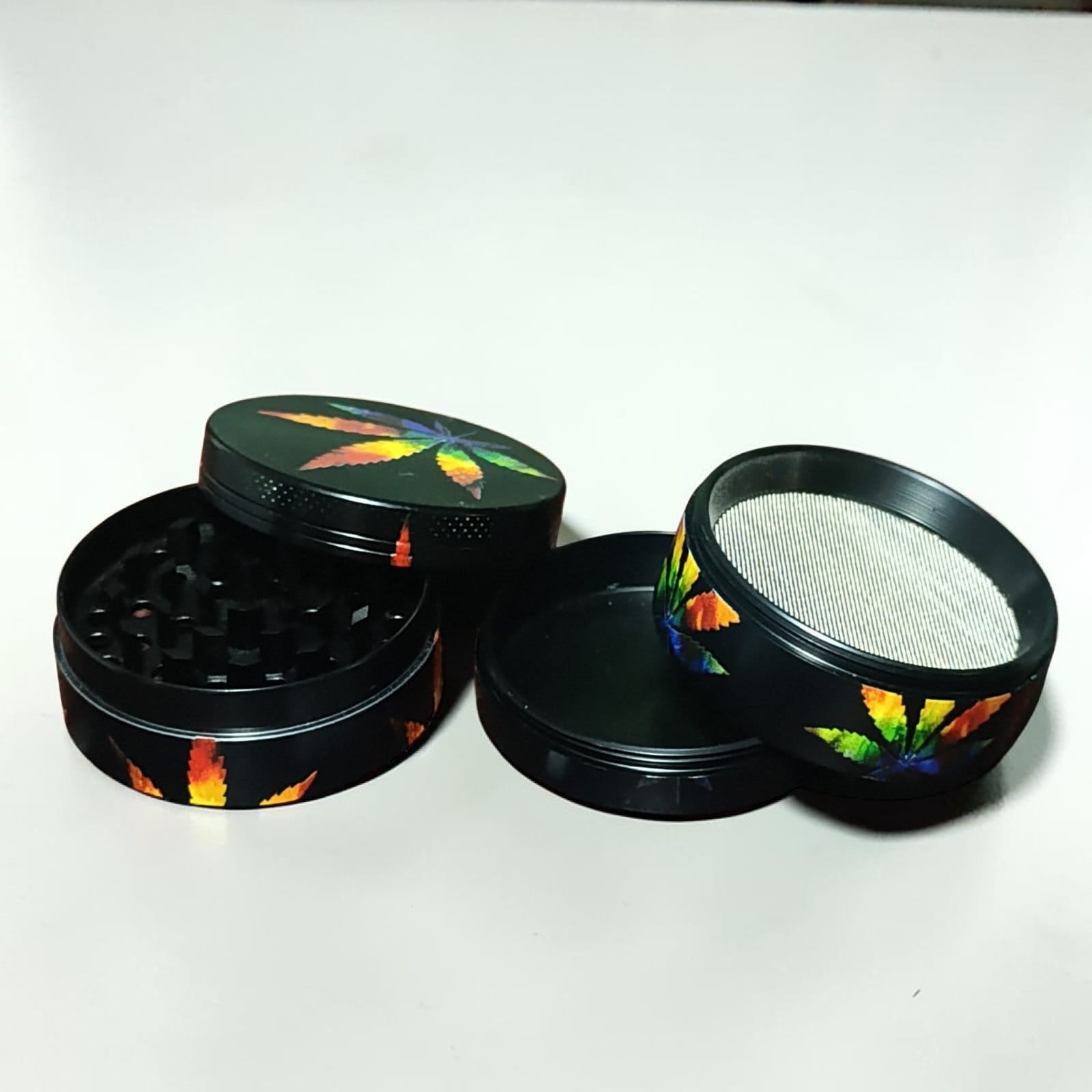 Grinder metalico mediano negro